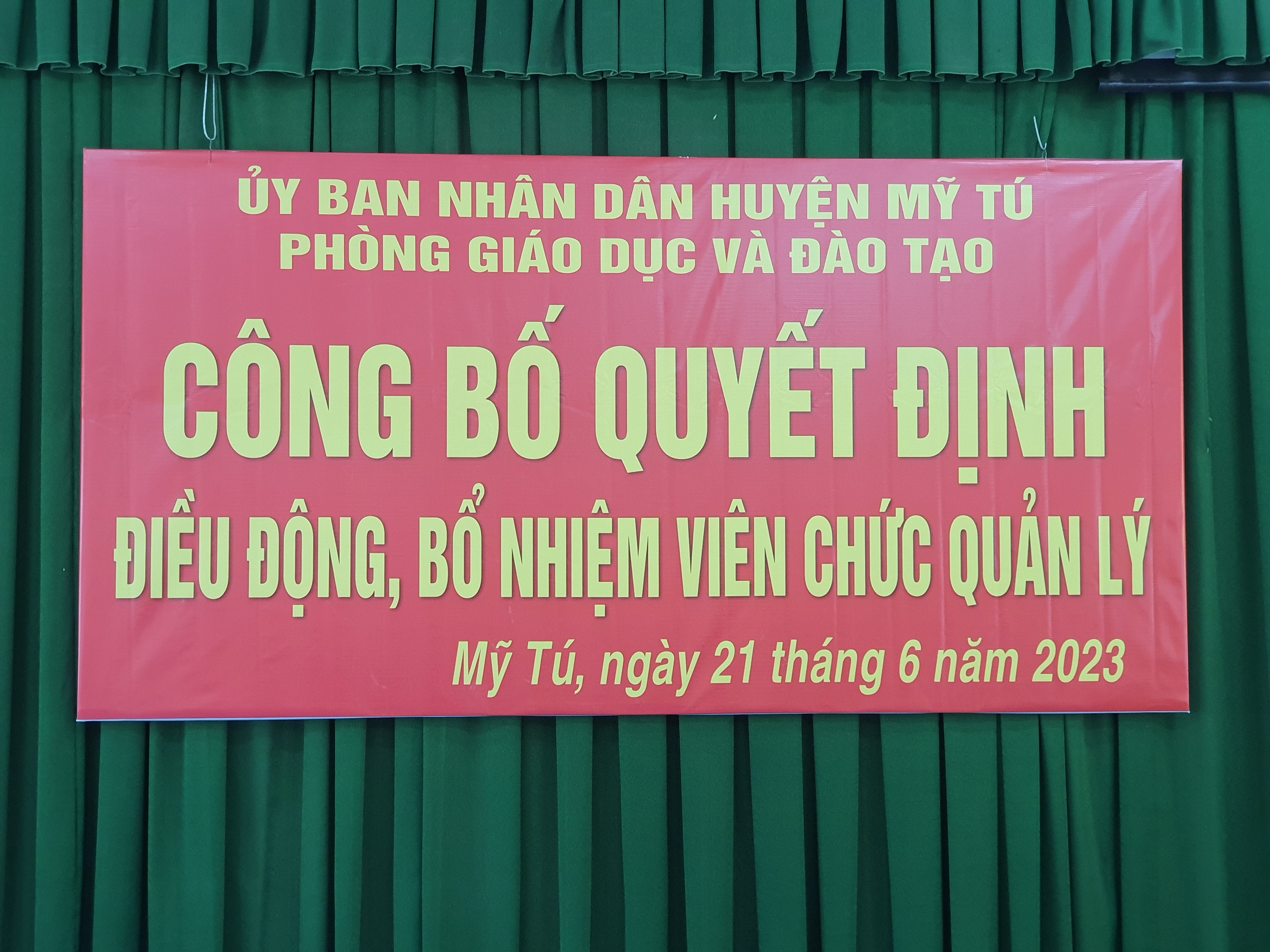 Công bố Quyết định cán bộ quản lý